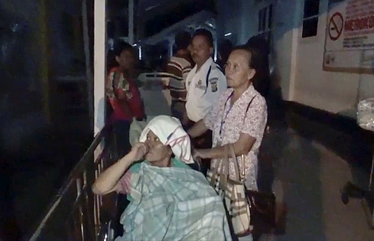 Tsunami_trifft_nach_58874702