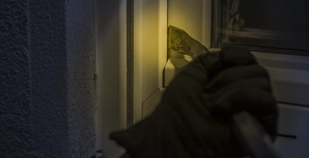 Home Invasion in Schieren: Einbrecher zwingen Ehepaar, Visakarte mit Pinnummer auszuhändigen