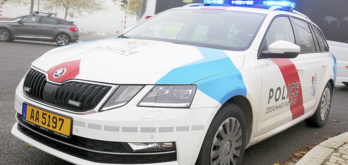 Streifenwagen jagt Autorüpel – Fahrer entkommt zu Fuß