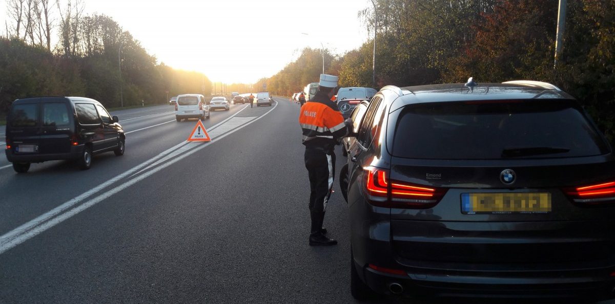 Finger weg: Luxemburger Polizei erwischt 46 Autofahrer beim Spielen mit dem Handy