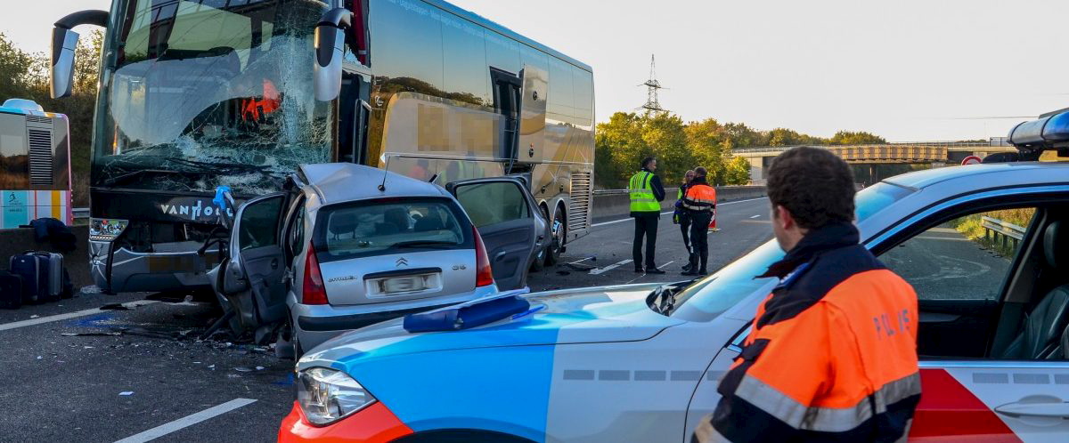 Auch 18-Jährige erliegt ihren Verletzungen: Unfall auf A3 beendet vier junge Leben