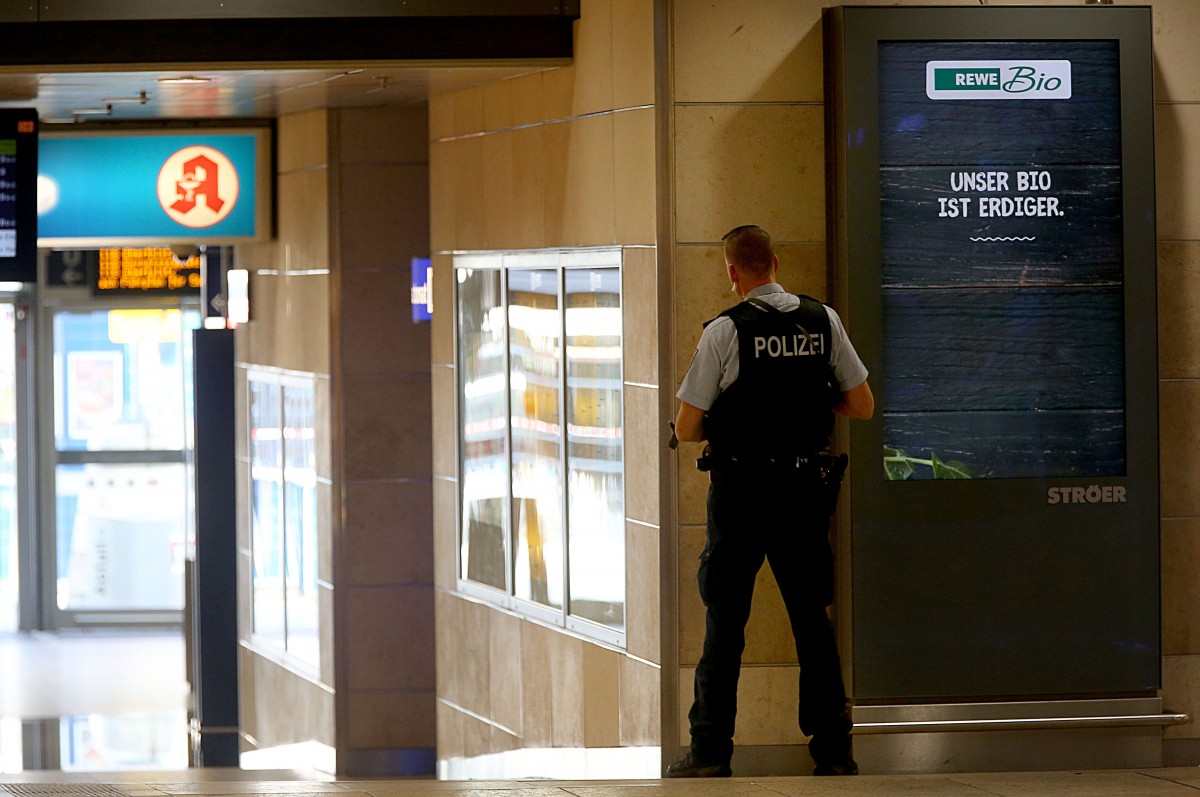 Geiselnahme_im_Koeln_59054601urn_binary_dpa_com_20090101_181015-90-018784-FILED