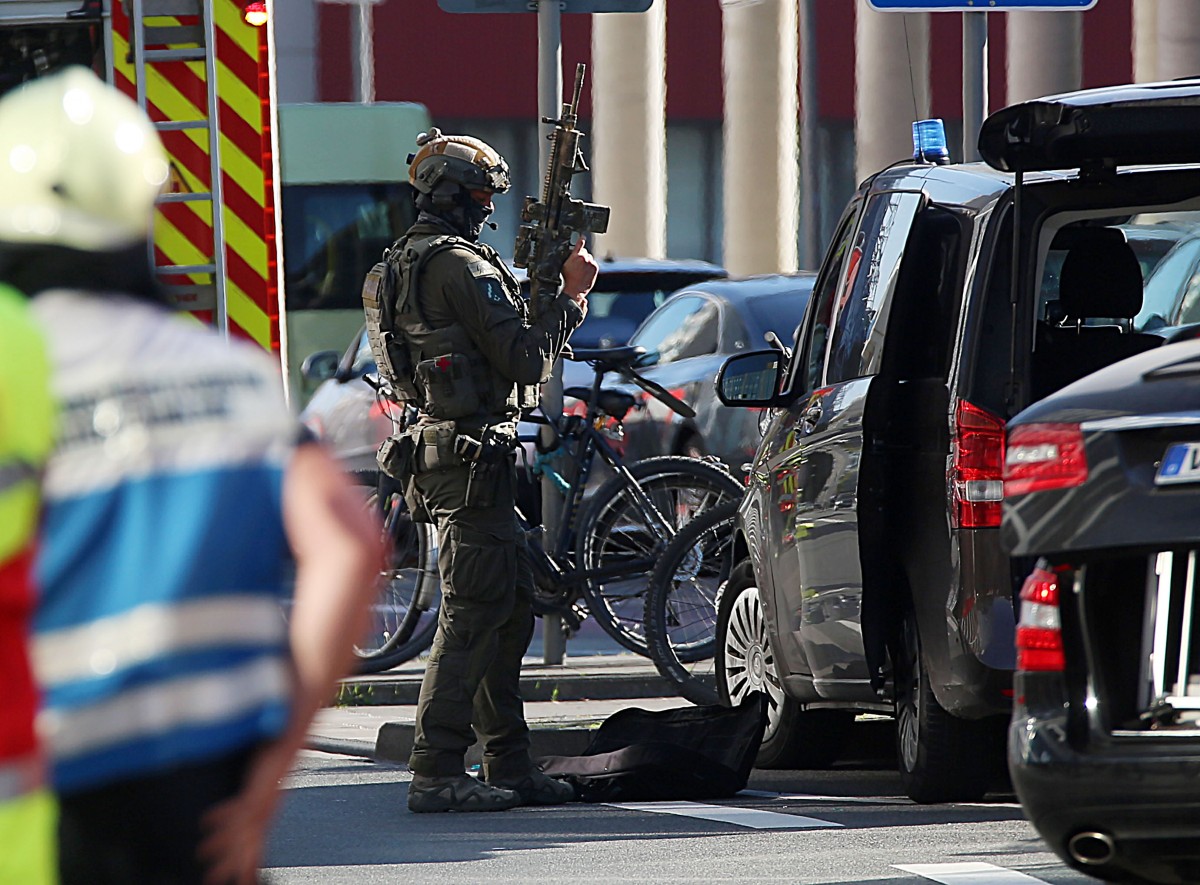 Geiselnahme_im_Koeln_59055256urn_binary_dpa_com_20090101_181015-90-020140-FILED