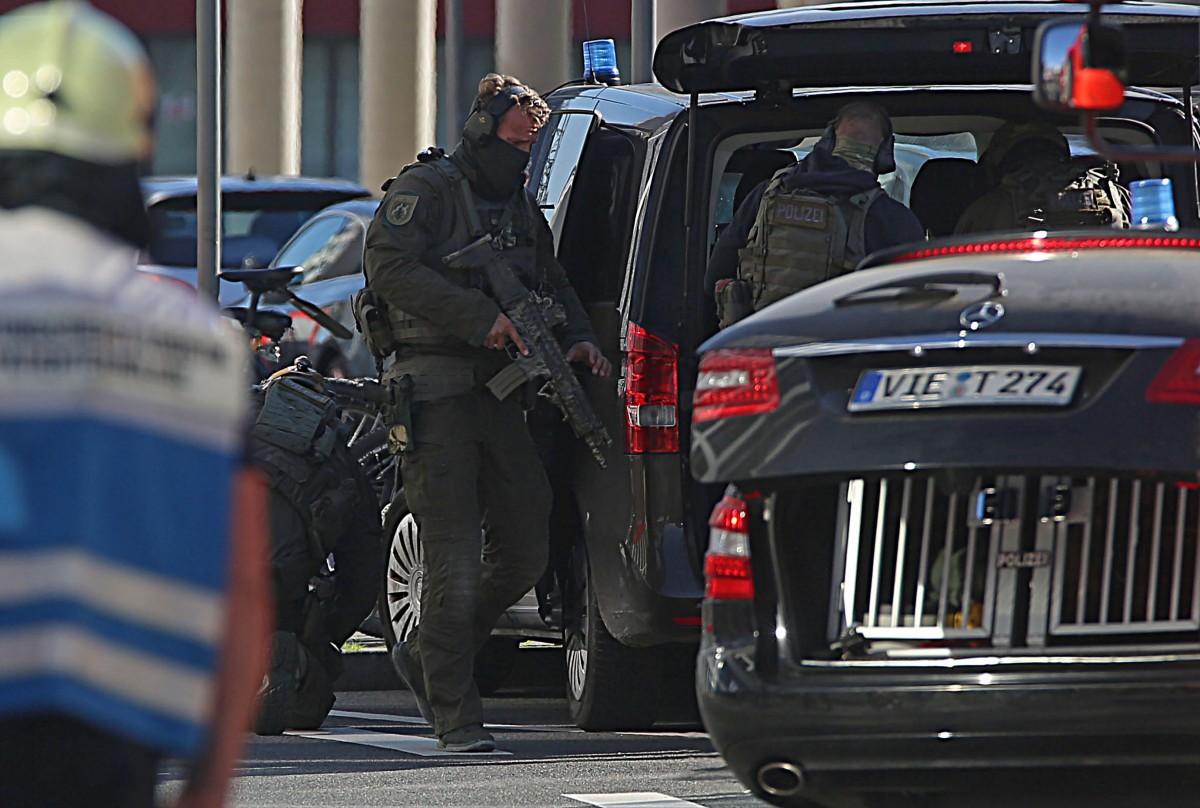 Geiselnahme_im_Koeln_59055328urn_binary_dpa_com_20090101_181015-90-020187-FILED