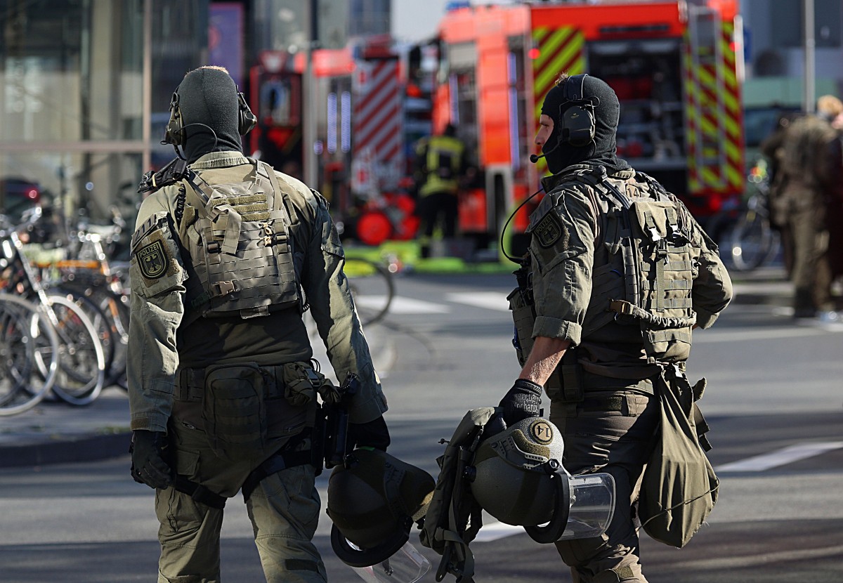 Geiselnahme_im_Koeln_59056402urn_binary_dpa_com_20090101_181015-90-022811-FILED