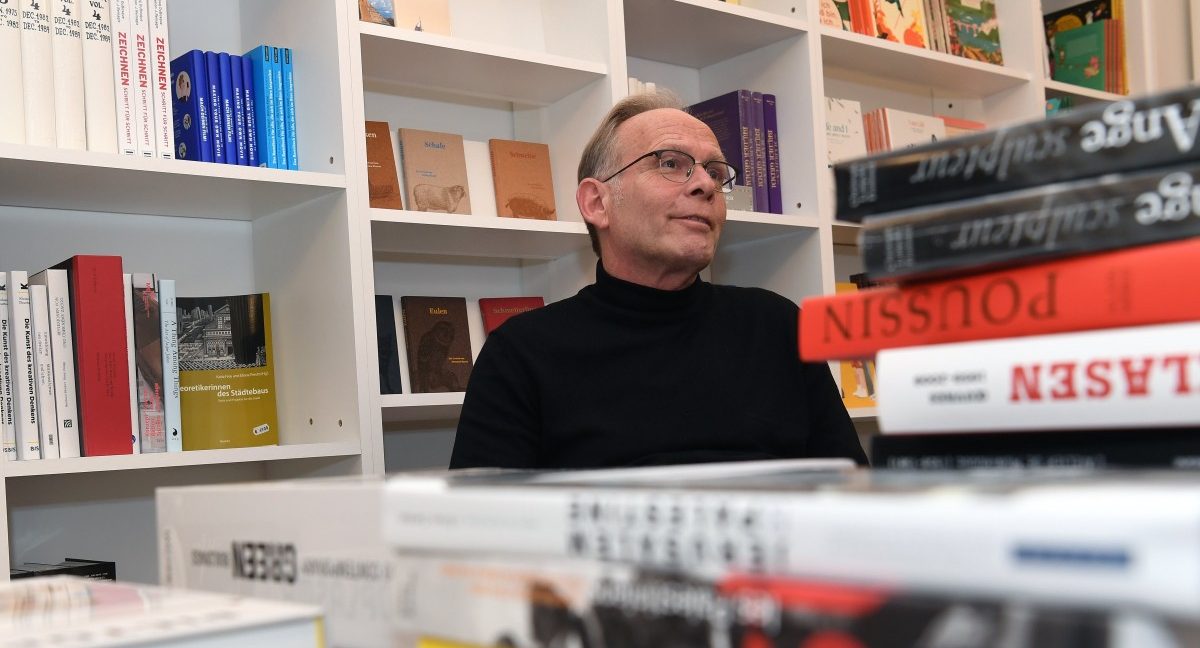 Ein neues Kapitel: Hans Fellner eröffnet eine neue Buchhandlung