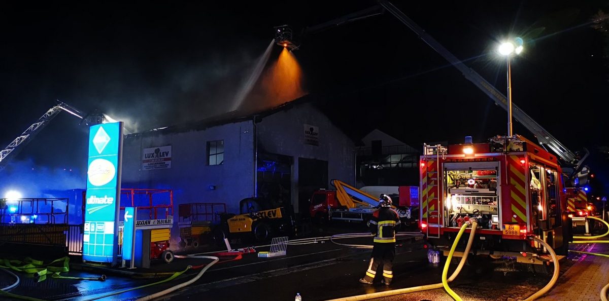 Neben der Tankstelle: Halle in Schengen brannte am Sonntag