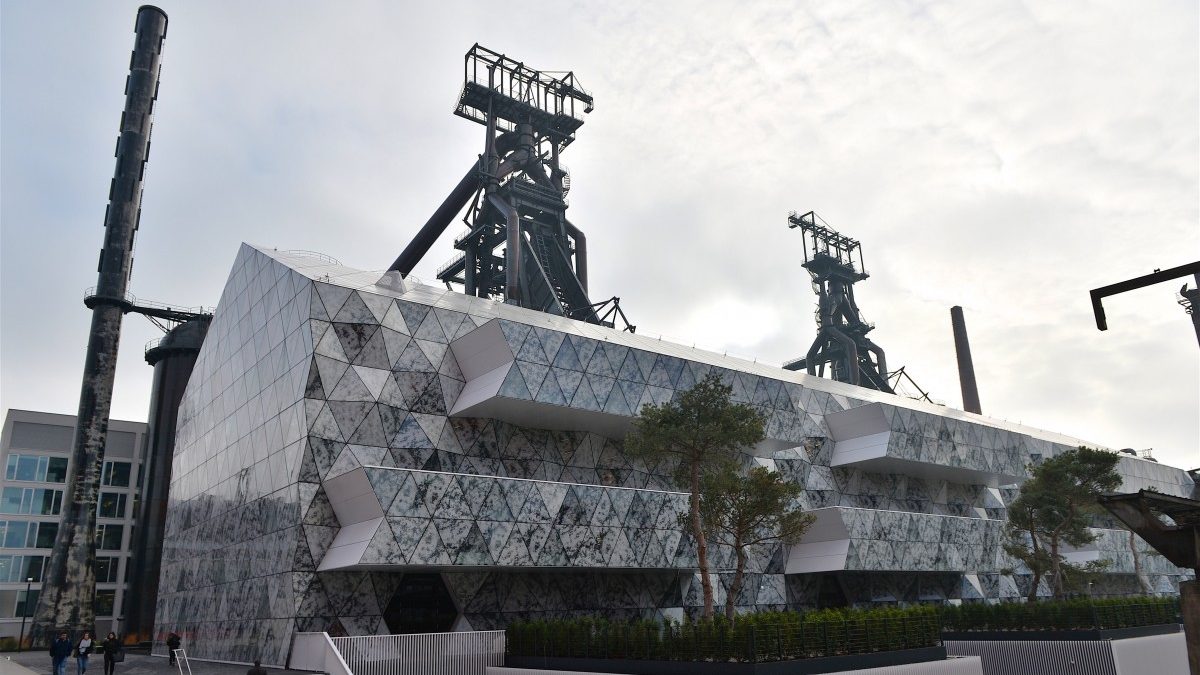 Belval: Neue Luxemburger Uni-Bibliothek bietet zehn Kilometer Bücher