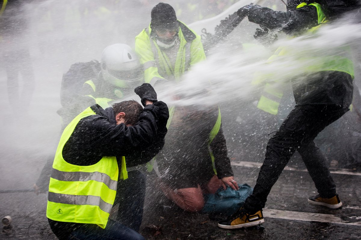 Ausschreitungen_in_P_59584426urn_binary_dpa_com_20090101_181202-90-001542-FILED