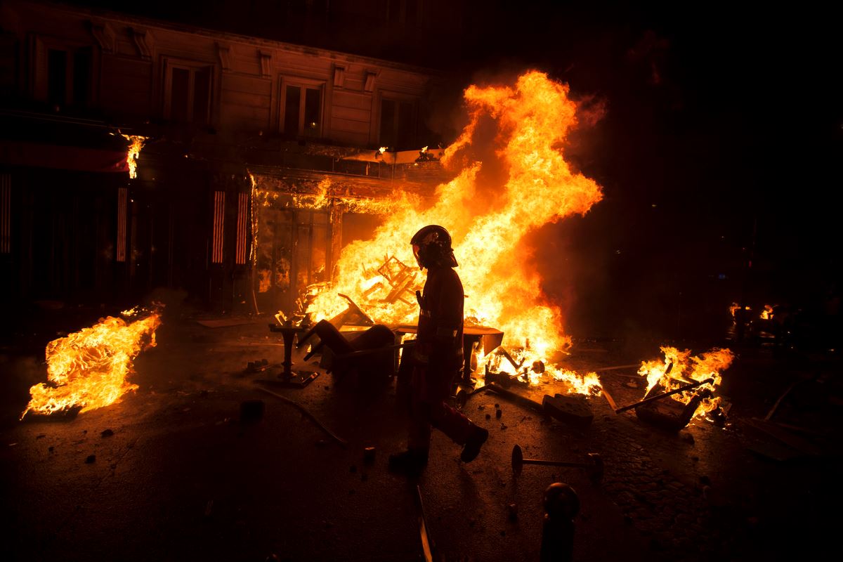 Ausschreitungen_in_P_59585149urn_binary_dpa_com_20090101_181202-90-003856-FILED