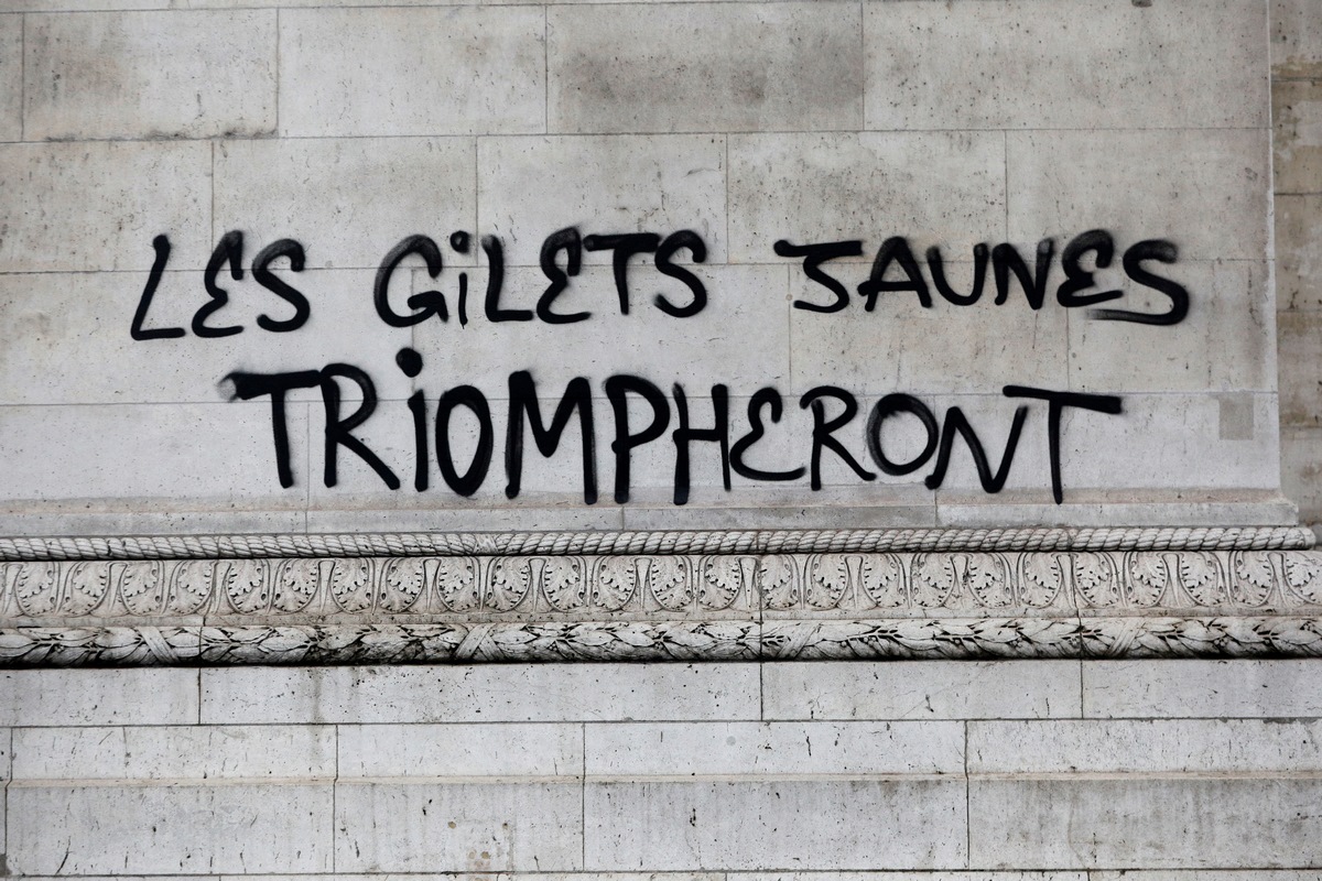 Demonstration_in_Fra_59578778urn_binary_dpa_com_20090101_ap_8eb63489412a44368dddae7a08d636e2-FILED