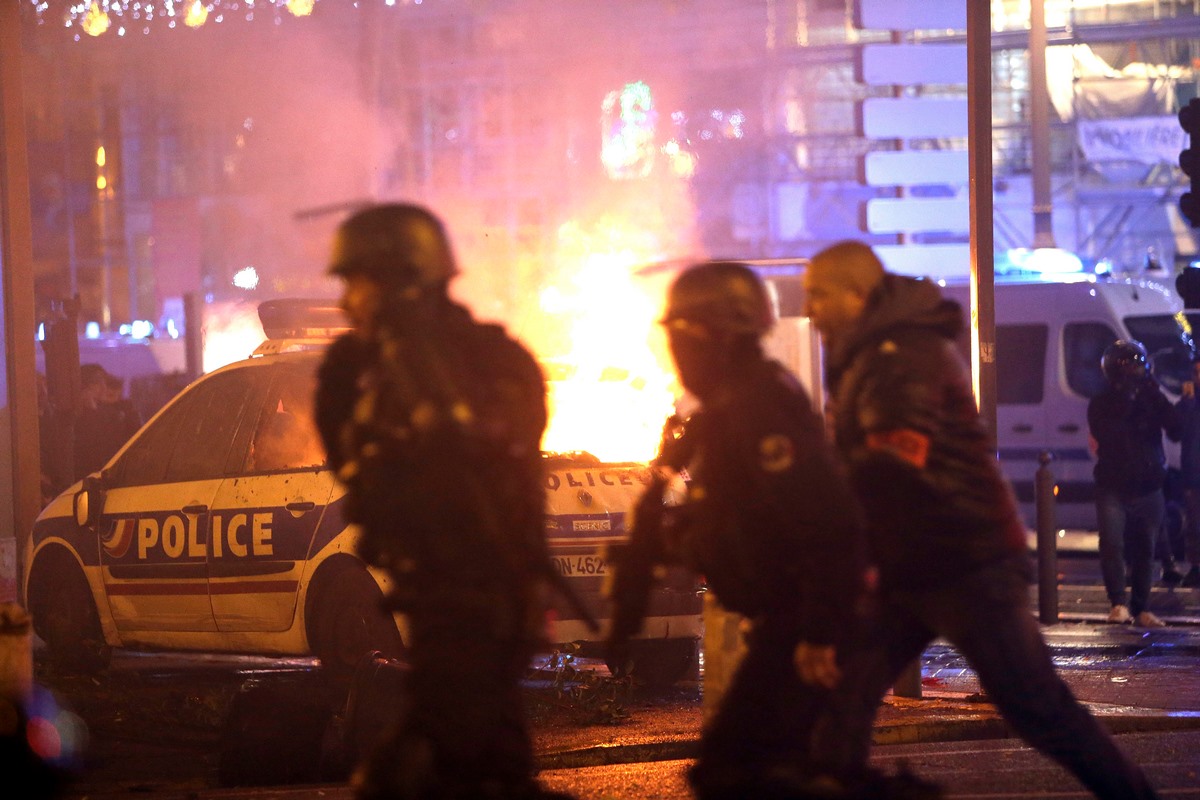 Demonstration_in_Fra_59583353urn_binary_dpa_com_20090101_ap_4a6c972b34024344b60eceebdf1e7f82-FILED