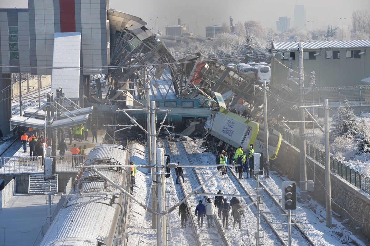 Zugunglueck_in_Ankar_59703247urn_binary_dpa_com_20090101_181213-90-008433-FILED