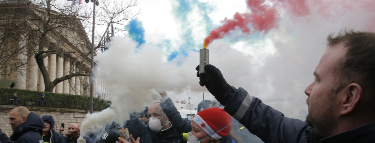 Frankreichs Regierungschef legt nach Protesten Steuererhöhung auf Eis