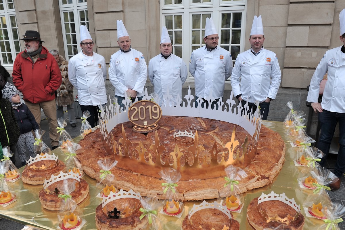 Der größte Dreikönigskuchen in Luxemburg hat 1,50 Meter Durchmesser