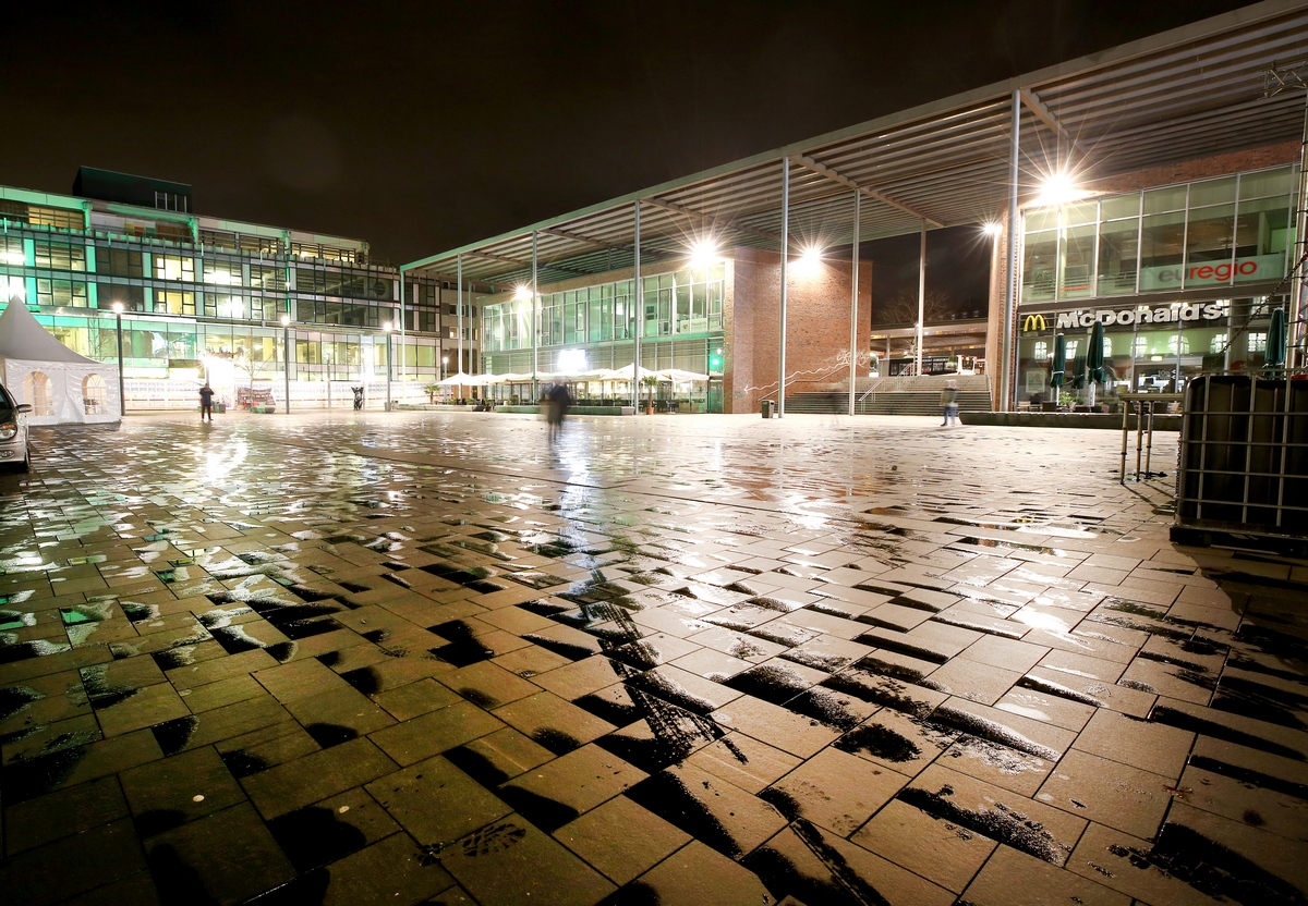 Berliner_Platz_nach_59860541urn_binary_dpa_com_20090101_190102-90-004411-FILED