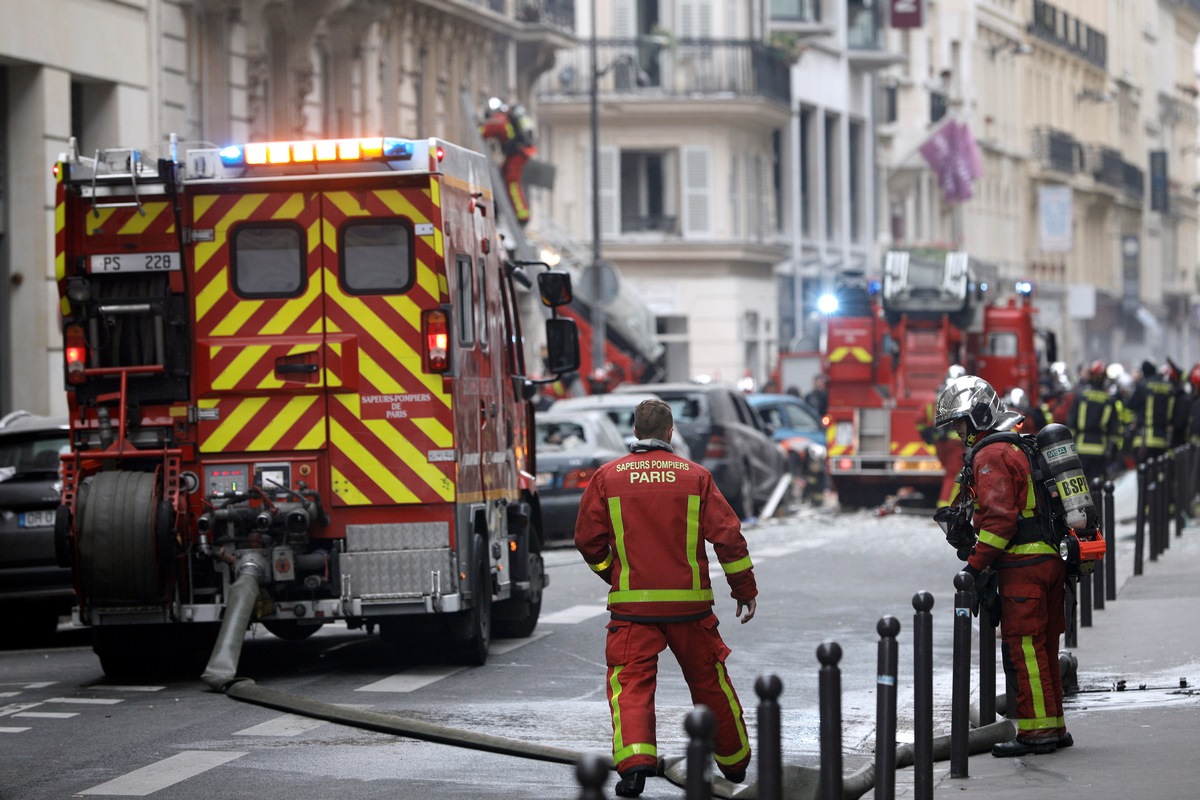 Explosion_in_Paris_59959778urn_binary_dpa_com_20090101_ap_b5dd21797f3740388d99a196e97d7c47-FILED