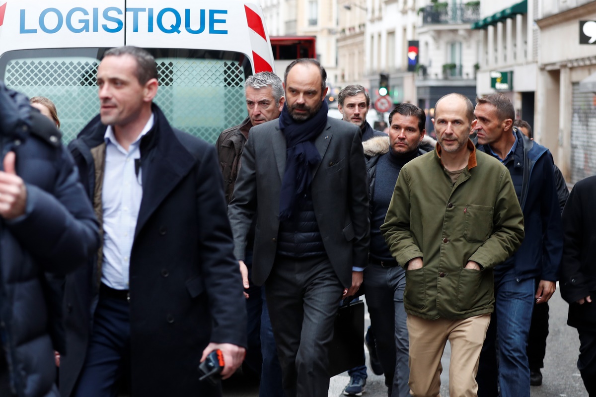 Explosion_in_Paris_59960319urn_binary_dpa_com_20090101_ap_fa767841f4554903a55418df74f95be4-FILED