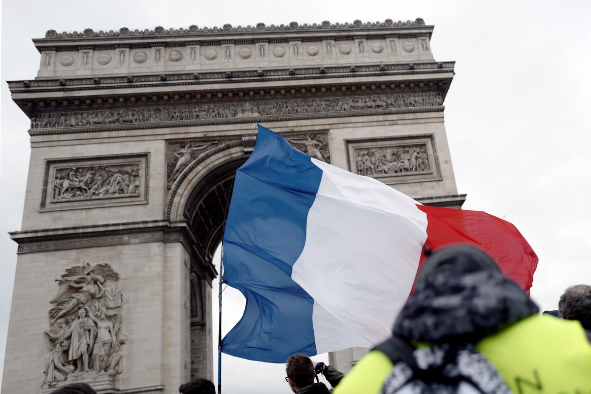 Gelbwesten_protestie_59961717urn_binary_dpa_com_20090101_ap_a27b954052dd4c1a8a51ae25052b28d3-FILED