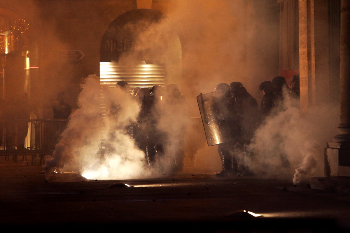 Gelbwesten_protestie_59962858urn_binary_dpa_com_20090101_ap_f2705535ea104c82bf017e3ddd1056e9-FILED