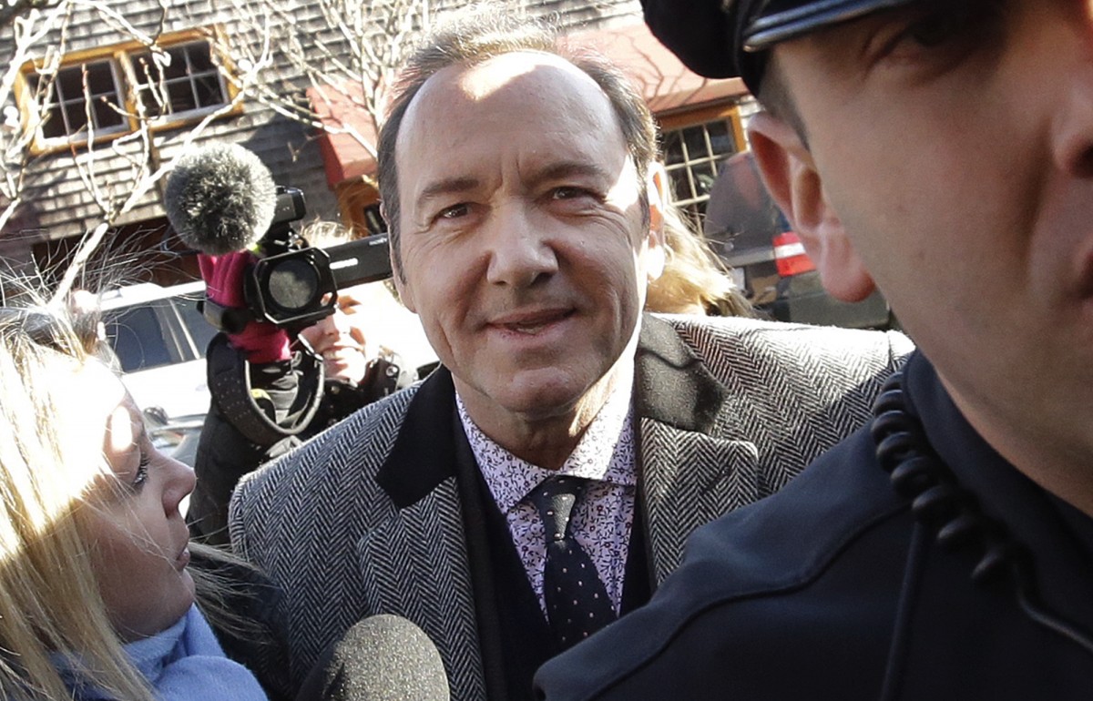 Nach Vorwürfen sexueller Übergriffe erscheint Kevin Spacey vor Gericht