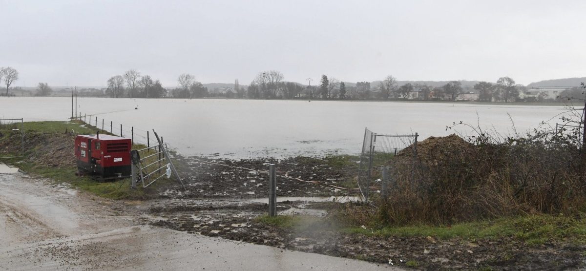 Schwere Regenfälle in Luxemburg – Alzette überflutet Felder bei Roeser