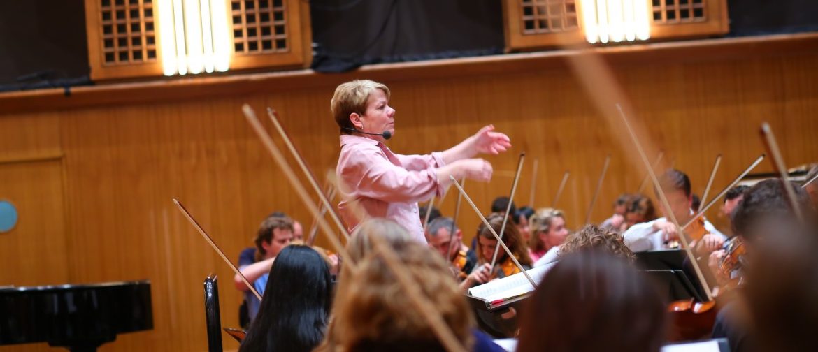 Die Maestras kommen: Frauen erobern das Dirigentenpult