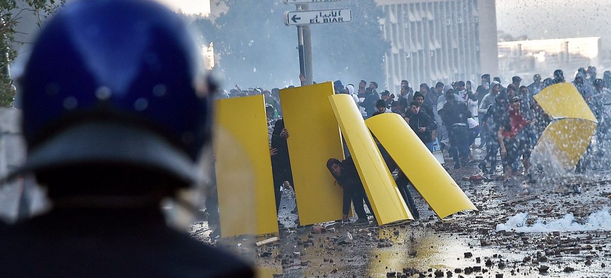 Aufstand der Algerier – Verletzte bei Massenprotesten gegen Bouteflika-Regime