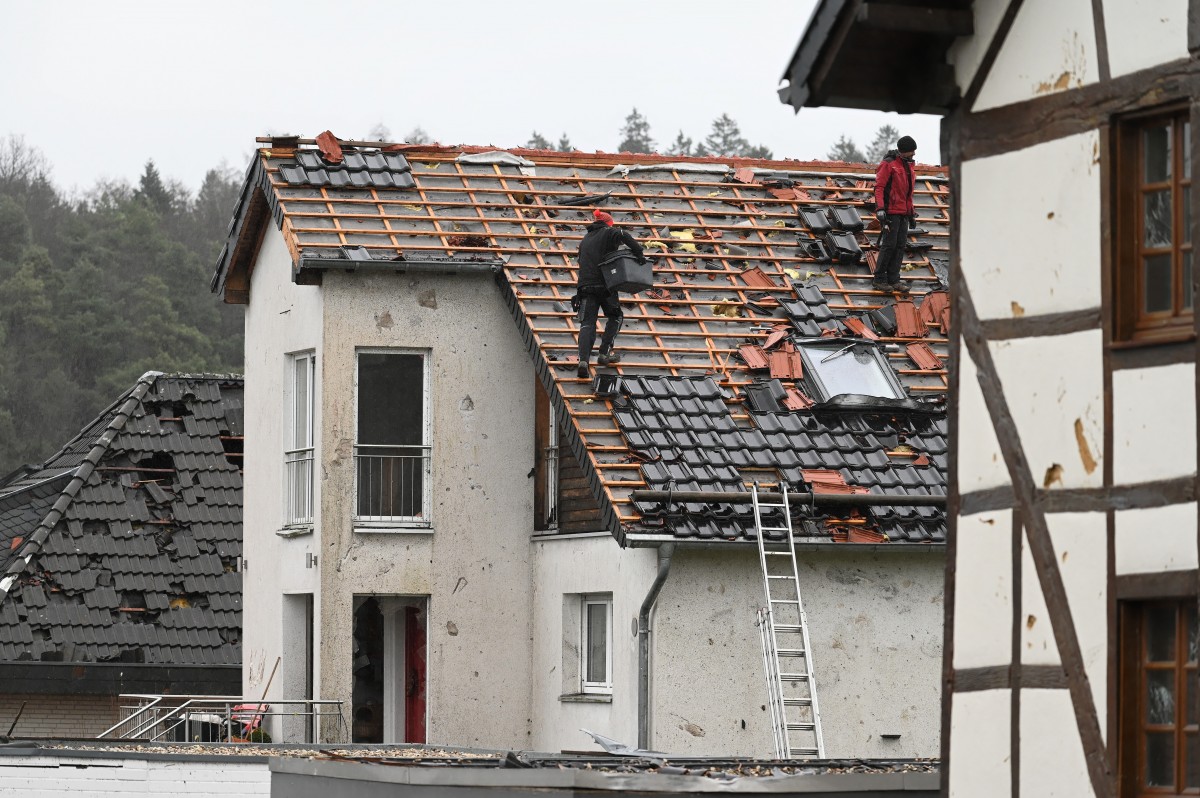 Aufraeumarbeiten_nac_60637791urn_binary_dpa_com_20090101_190314-90-012423-FILED