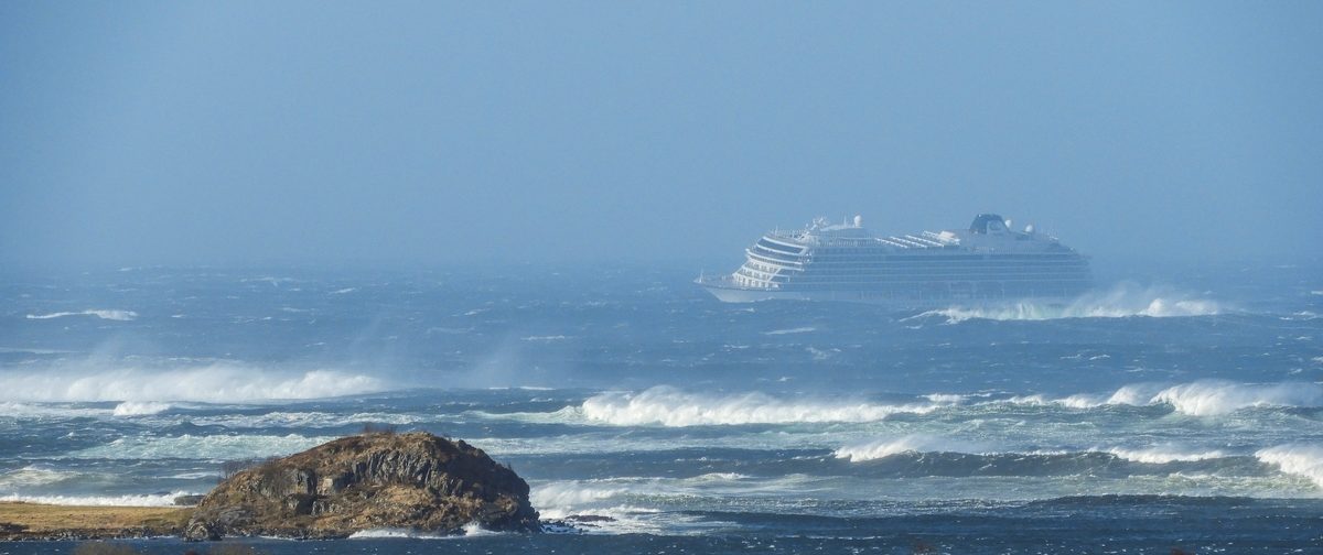Havariertes Kreuzfahrtschiff abgeschleppt – Evakuierung ausgesetzt