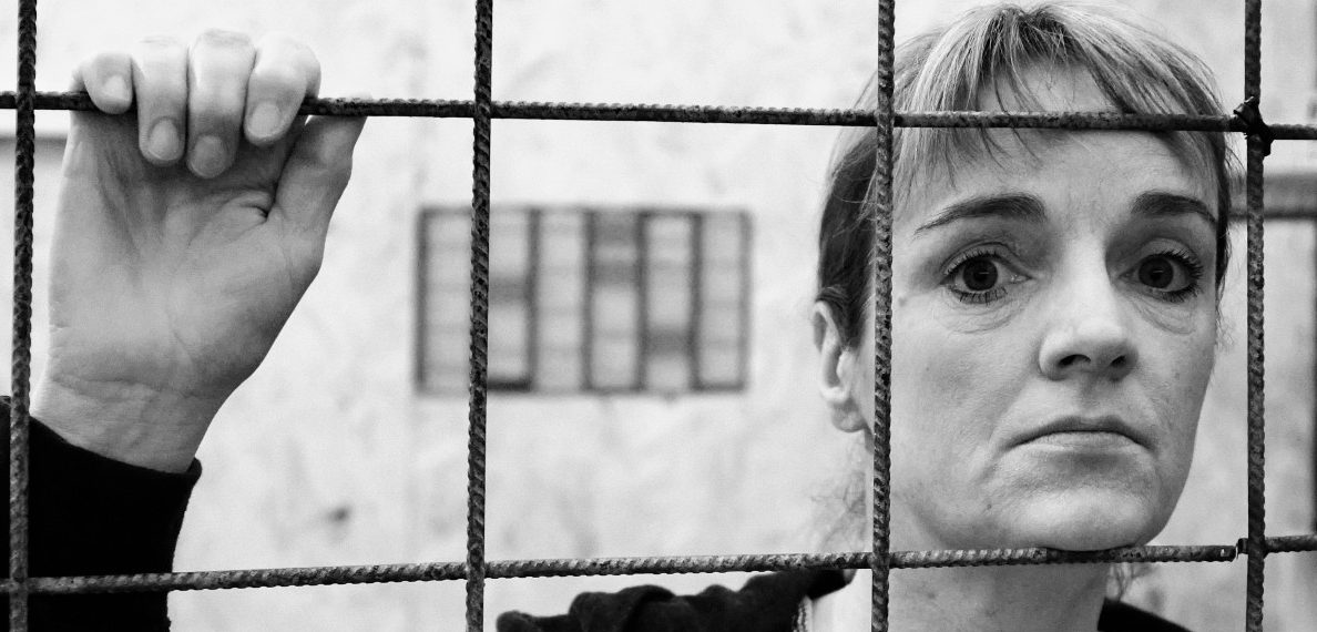 Verständnis für eine Mörderin – Das Monodrama „Autopsy“ von Jemp Schuster