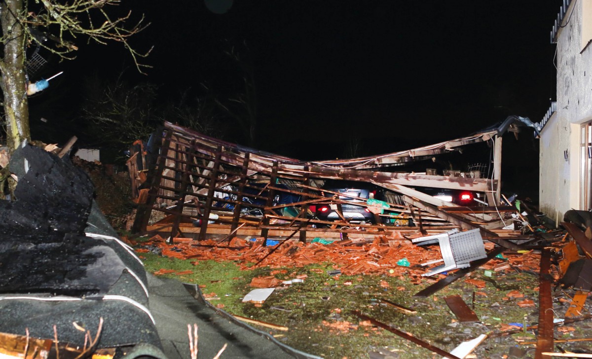 Tornado_in_Roetgen_60635531urn_binary_dpa_com_20090101_190314-99-373140-FILED