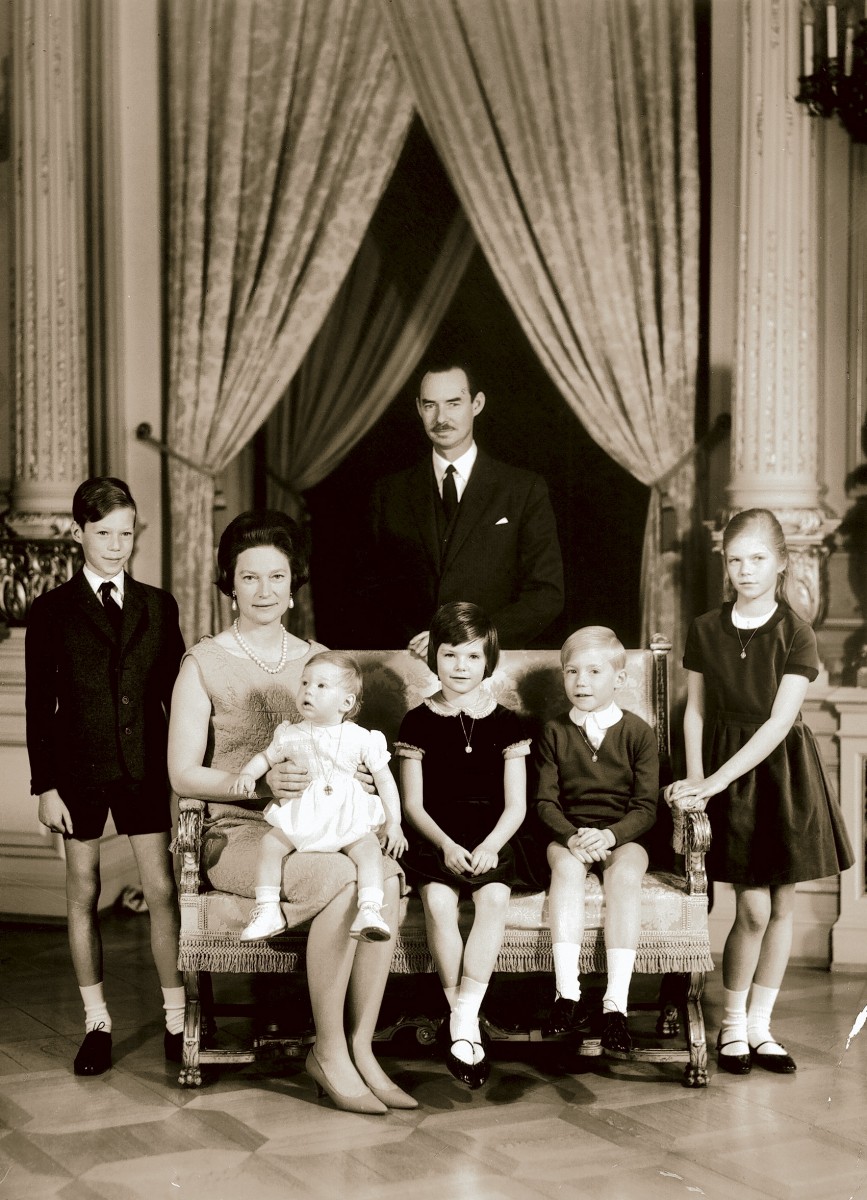 490_008_432540_Auf schloss berg – jean, josephine charlotte mit den prinzuen henri und guillaume, margaretha jean und marie astrif vlnr