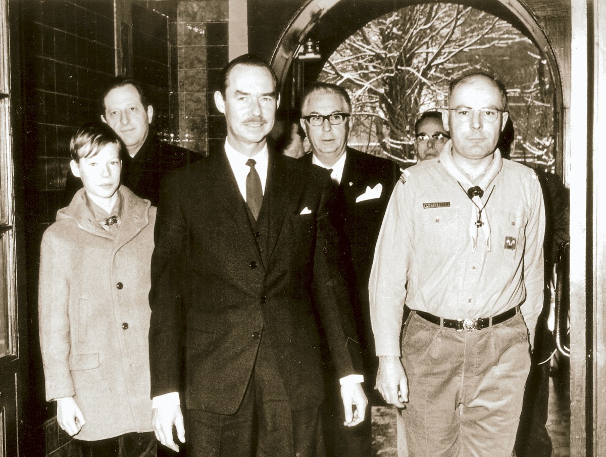 490_008_432628_Januar 1967 Großherzog Jean und Prinz Henri (l.) zu Besuch bei den Escher Scouten
