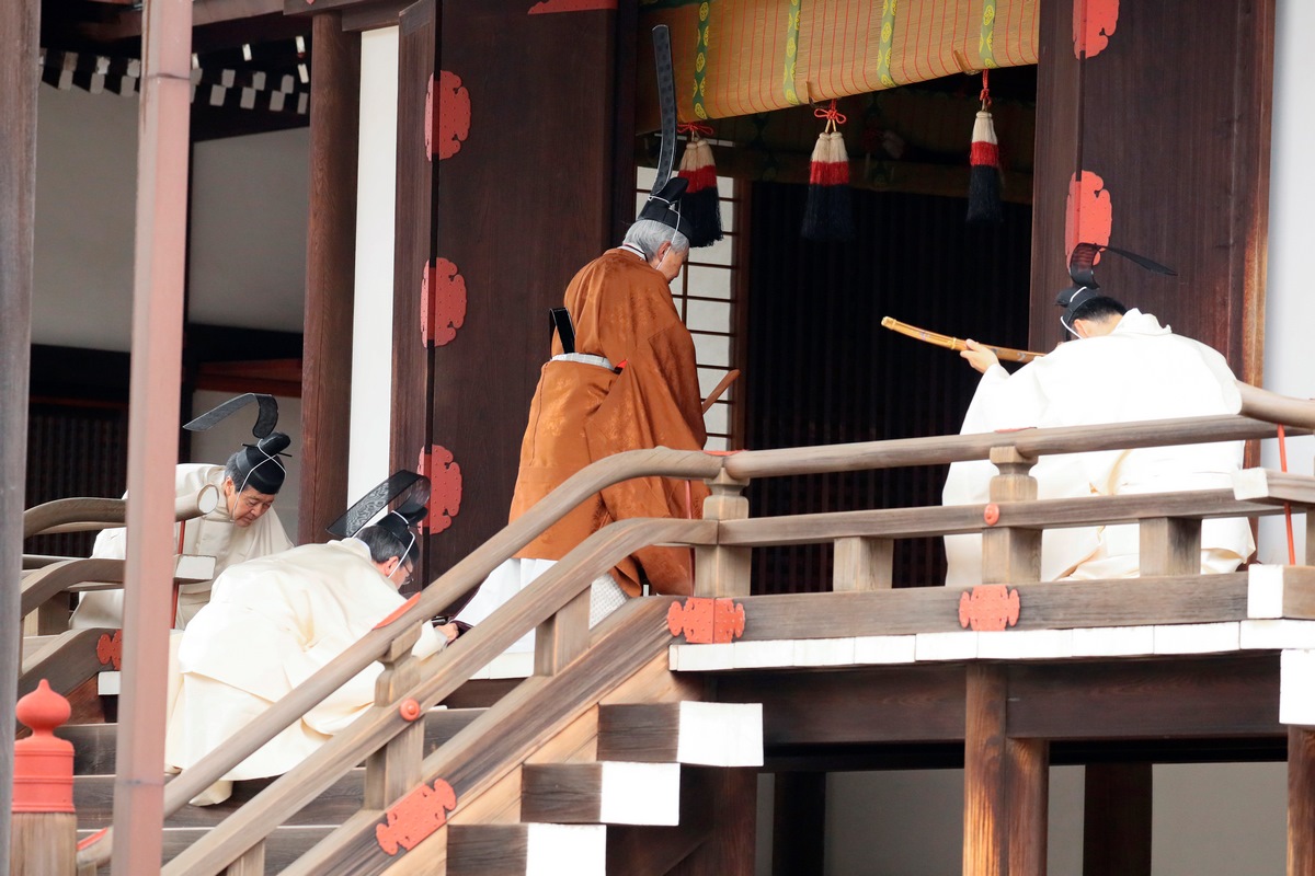 Abdankung_von_Kaiser_61139697urn_binary_dpa_com_20090101_ap_ff732be19aef4cefb0cdf9ca0b2b3ee2-FILED