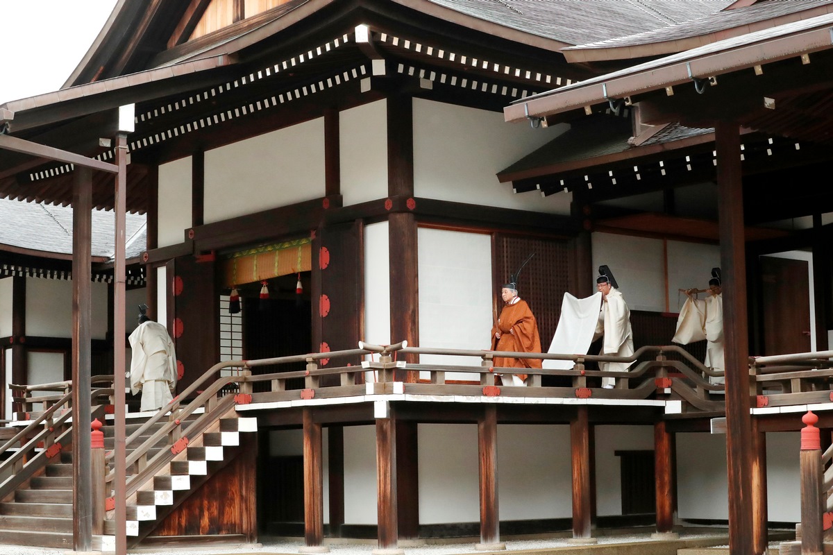 Abdankung_von_Kaiser_61139725urn_binary_dpa_com_20090101_ap_a51bcedcae54469597d37b7955406532-FILED