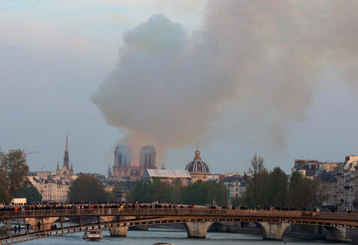 Pariser_Kathedrale_N_60994558urn_binary_dpa_com_20090101_ap_b43a75033079481b821c82c12185f852-FILED