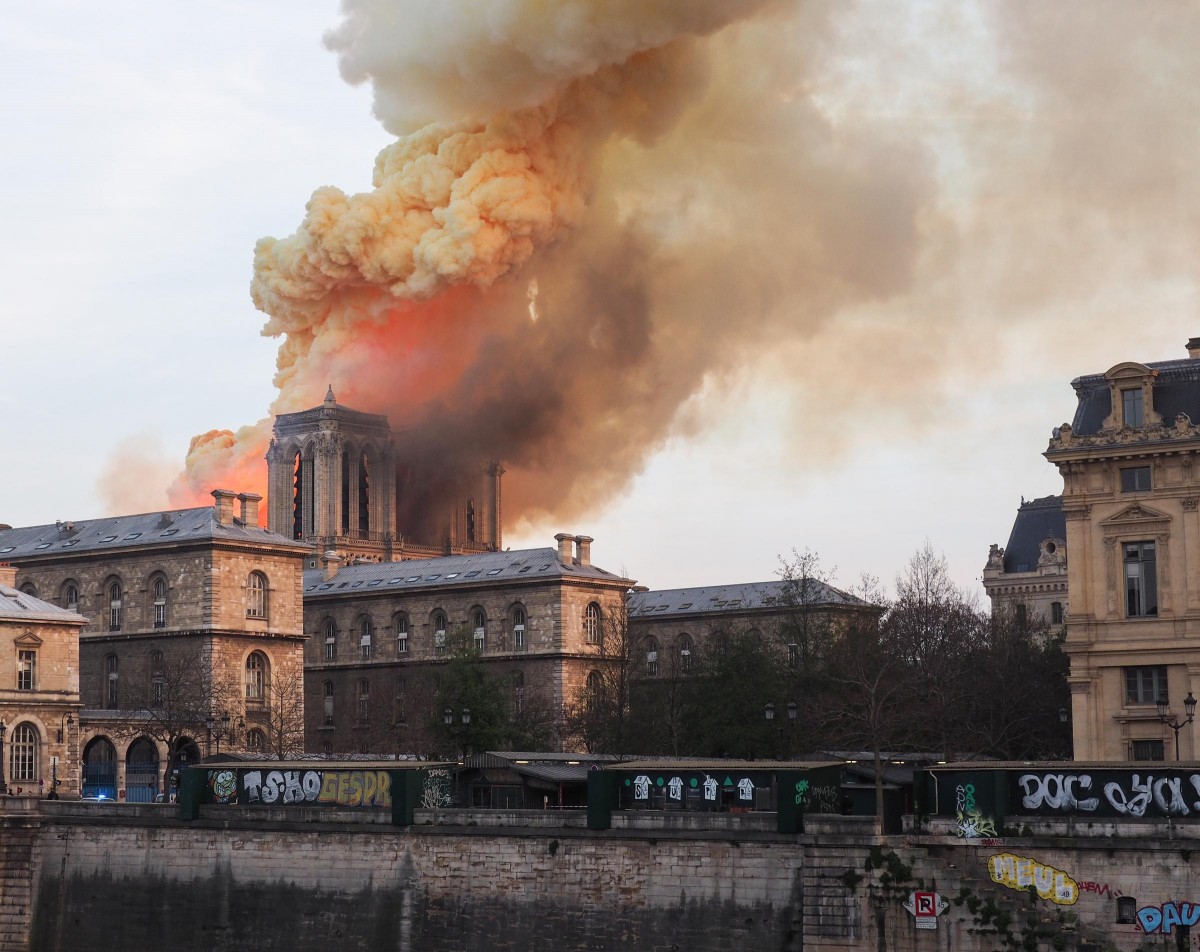 Pariser_Kathedrale_N_60994807urn_binary_dpa_com_20090101_190415-90-030014-FILED