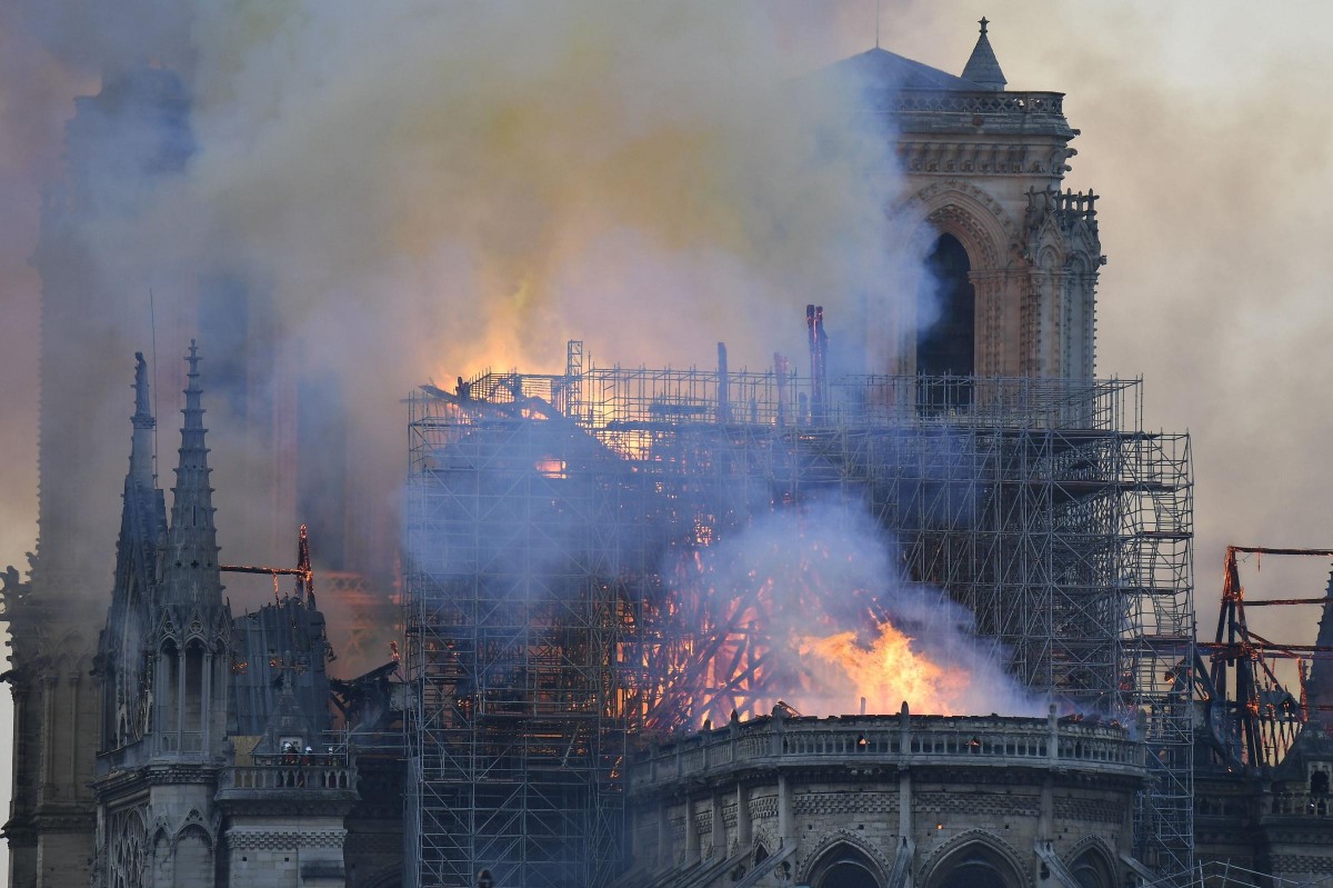 Pariser_Kathedrale_N_60994880urn_binary_dpa_com_20090101_190415-90-030534-FILED