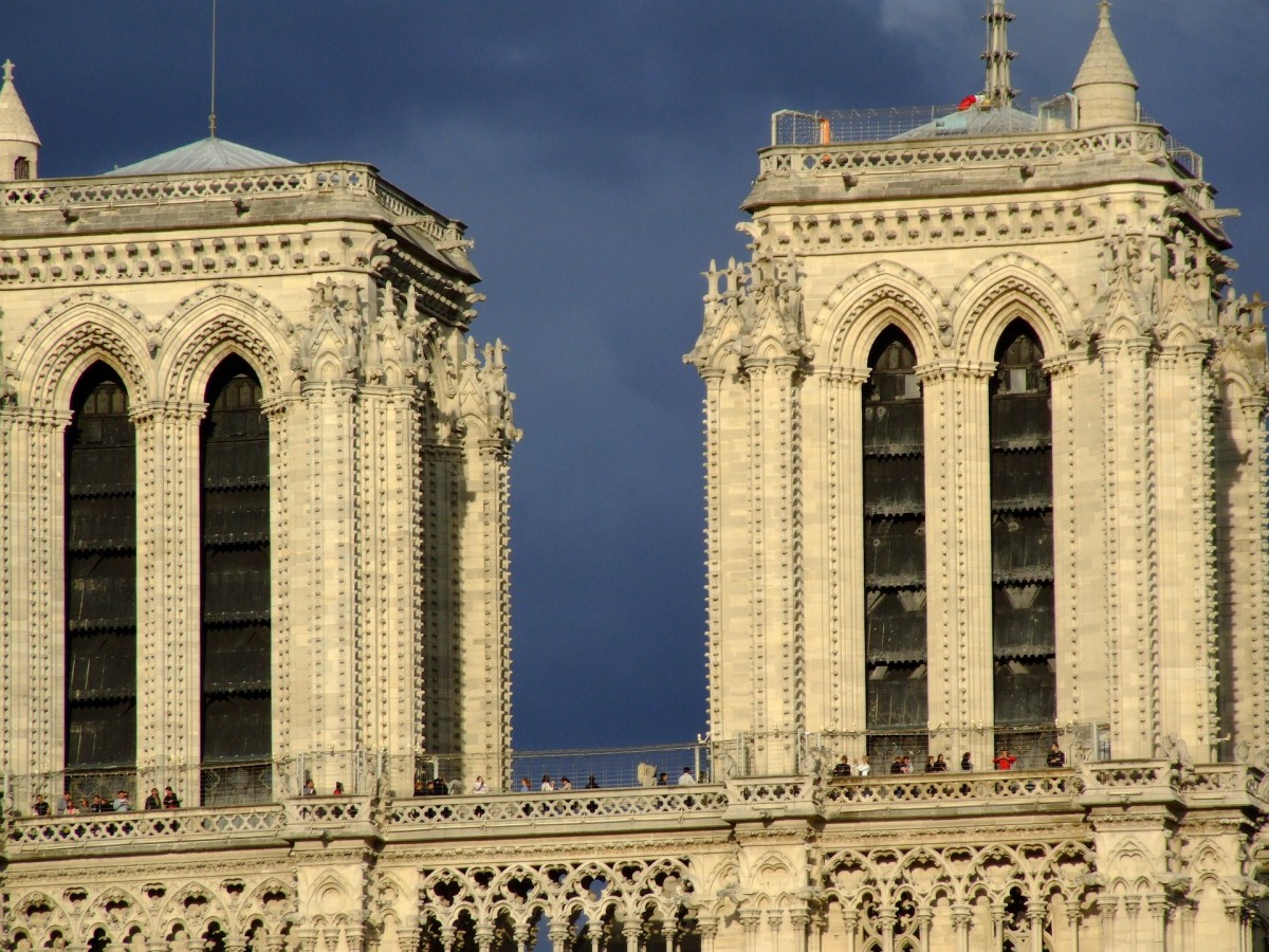 notre-dame-84385_1920