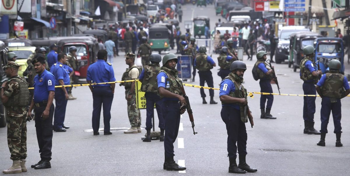 Sri Lankas Polizei findet 15 Tote nach Explosionen in umstelltem Haus