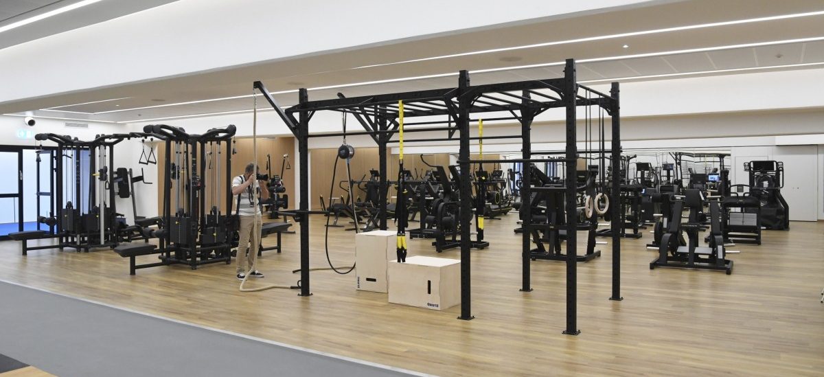 Schwitzen, auch ohne Jackett: So sieht's im „High Performance Training & Recovery Center“ aus