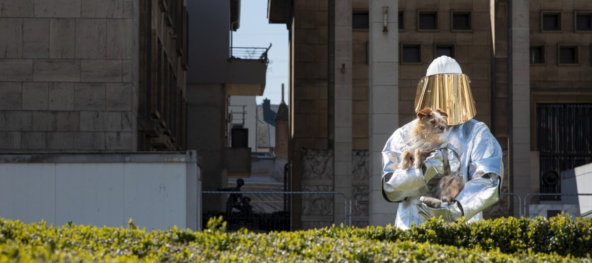 Humor als Überlebensmittel: Die neue künstlerische Linie des Escher Theaters