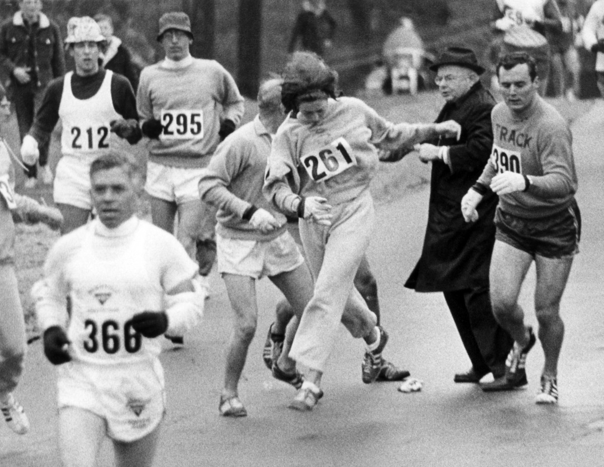 Außen vor: Zur Diskrepanz zwischen Frauen- und Männersport