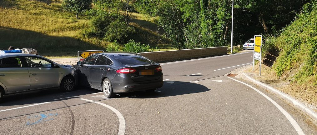 Zwei Autos krachen auf Kreuzung bei „Kéiwelsbaach“ zusammen