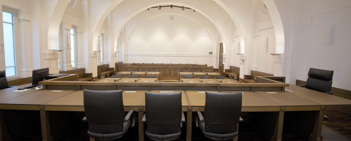 Sommerferien des Gerichts: Was Juncker und ein Berufskrimineller gemeinsam haben