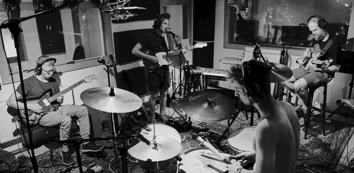 Klangwelten: Away from the roots