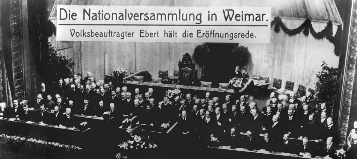 „Die Weimarer Republik ist gezielt zerstört worden“: Über den ersten demokratischen Versuch in Deutschland