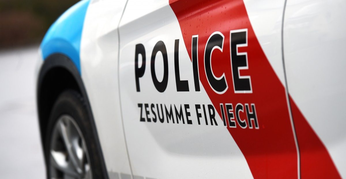 Betrunkener Motorradfahrer wird mit Bierflasche in der Hand beim Falschfahren erwischt