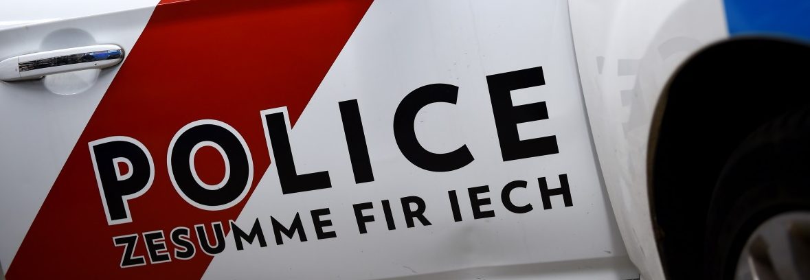 Nach Zusammenprall mit Lkw: Auto überschlägt sich auf der A1